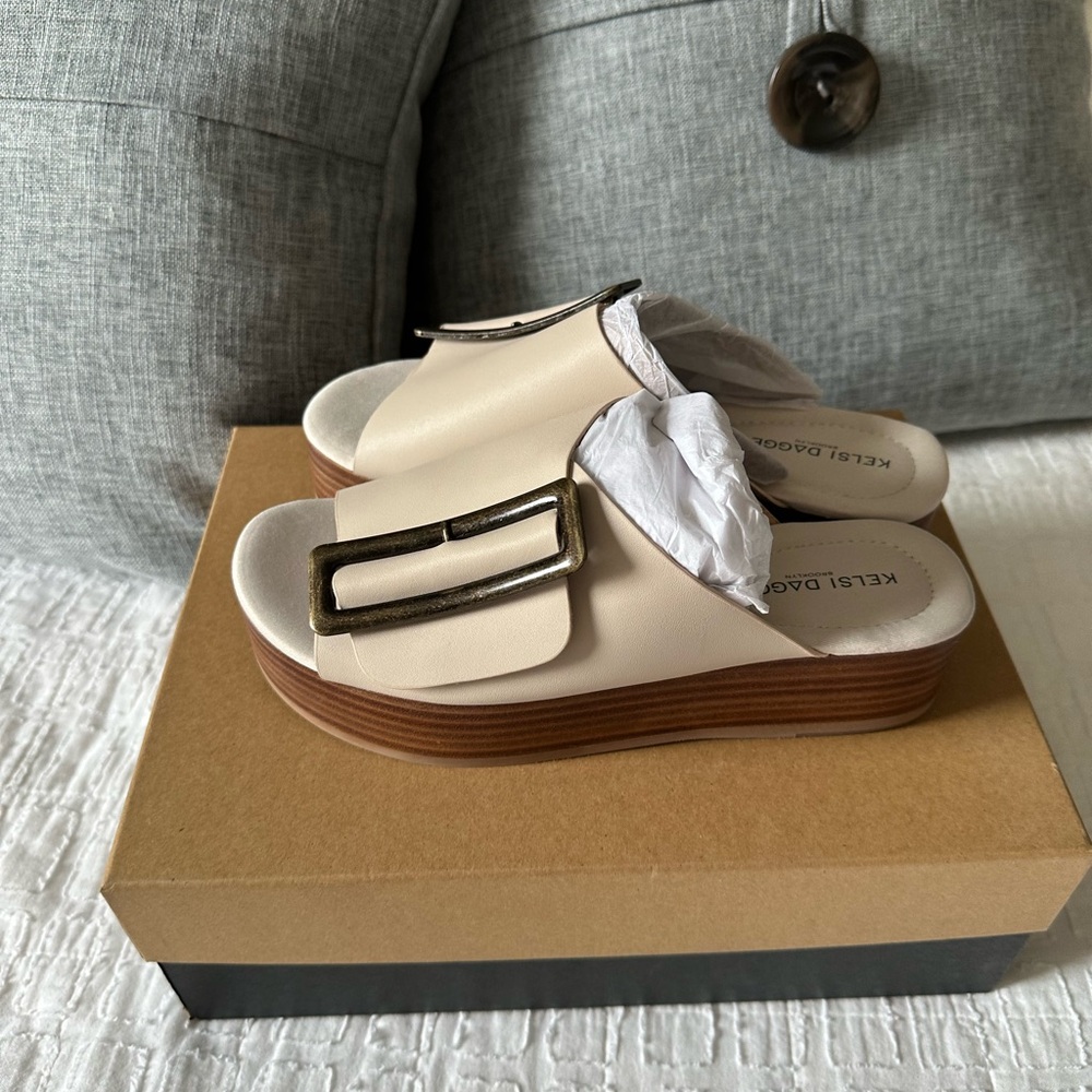 Kelsi Dagger Cream Platform Sandals with Buckle - Picture 3 of 7